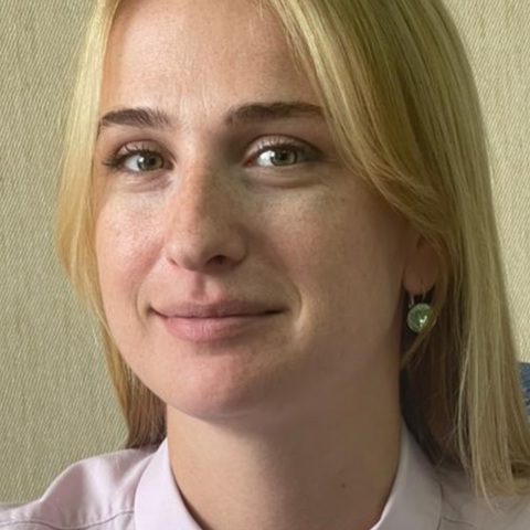 Анна Максимова