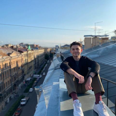 Роман Дубов