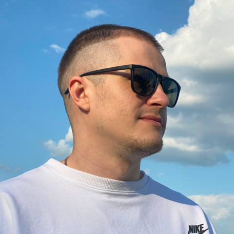 Олег Устинов