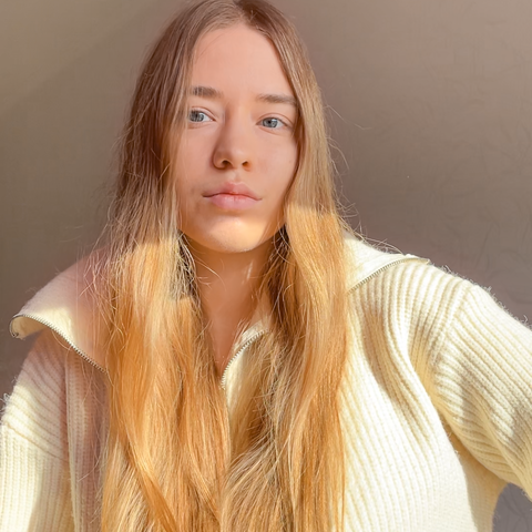 Анна Попова