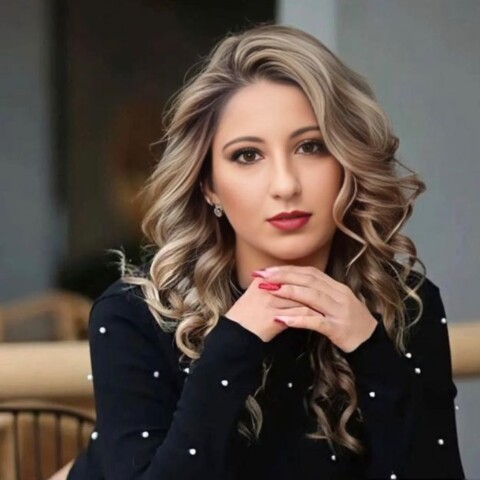 Юлия Ларина